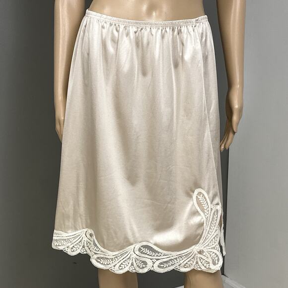 Vintage Vanity Fair Beige Nylon Antron III Half Slip Large Scalloped Scroll Lace - Picture 7 of 7